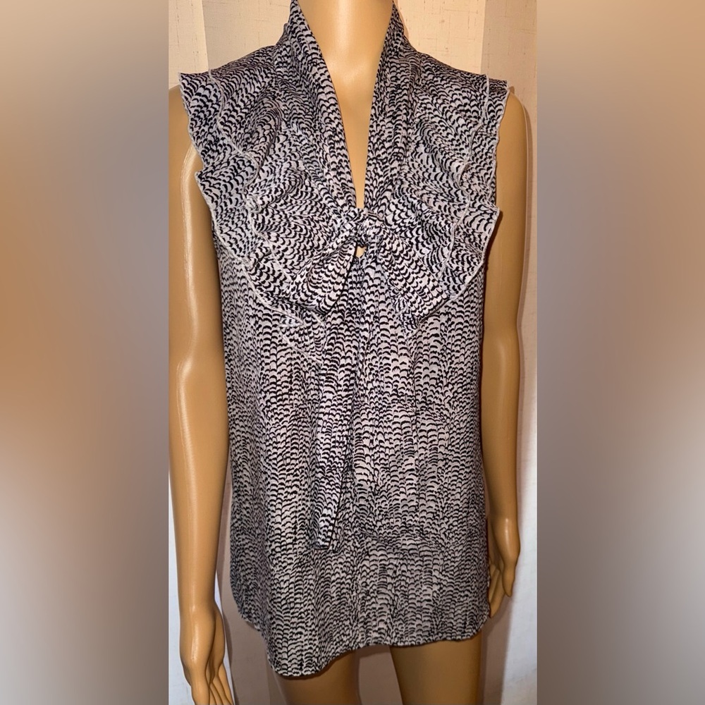 Ann Taylor LOFT Sleeveless shell ruffle gray tie blouse. Sz. M